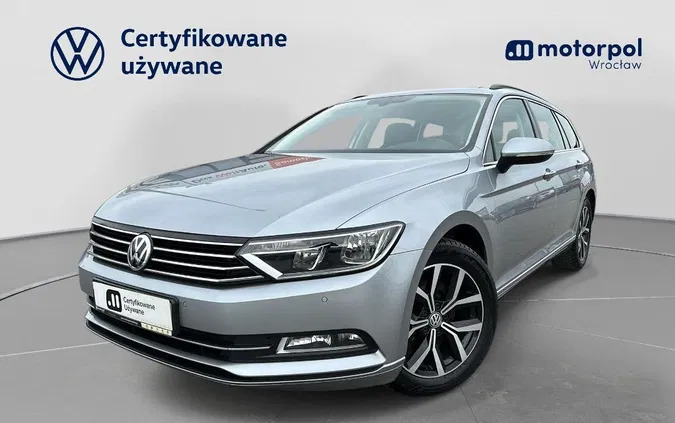 poddębice Volkswagen Passat cena 83900 przebieg: 109256, rok produkcji 2018 z Poddębice